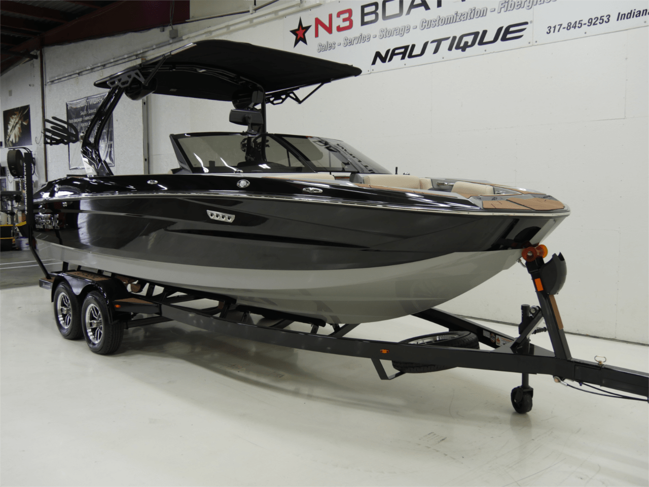 2025 Supreme S220 – Onyx Black