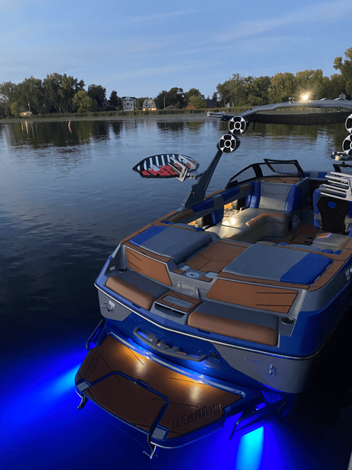 2021 Malibu M220 – Head Turning Colors!