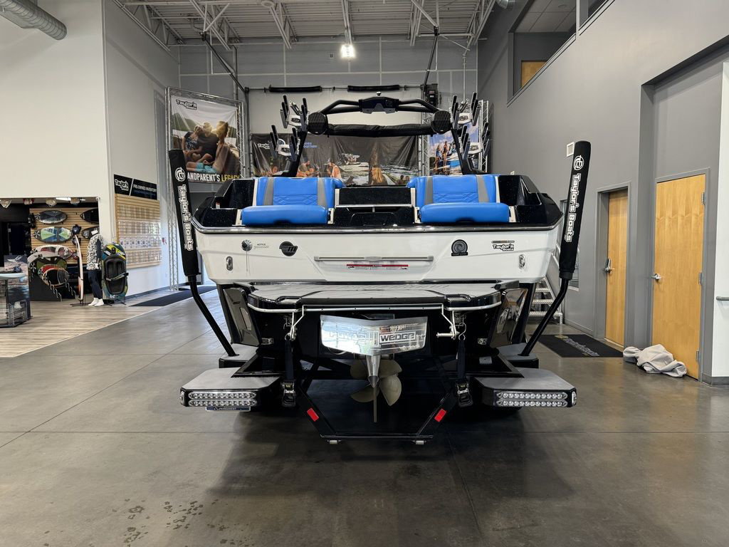 2022 Malibu 25 LSV