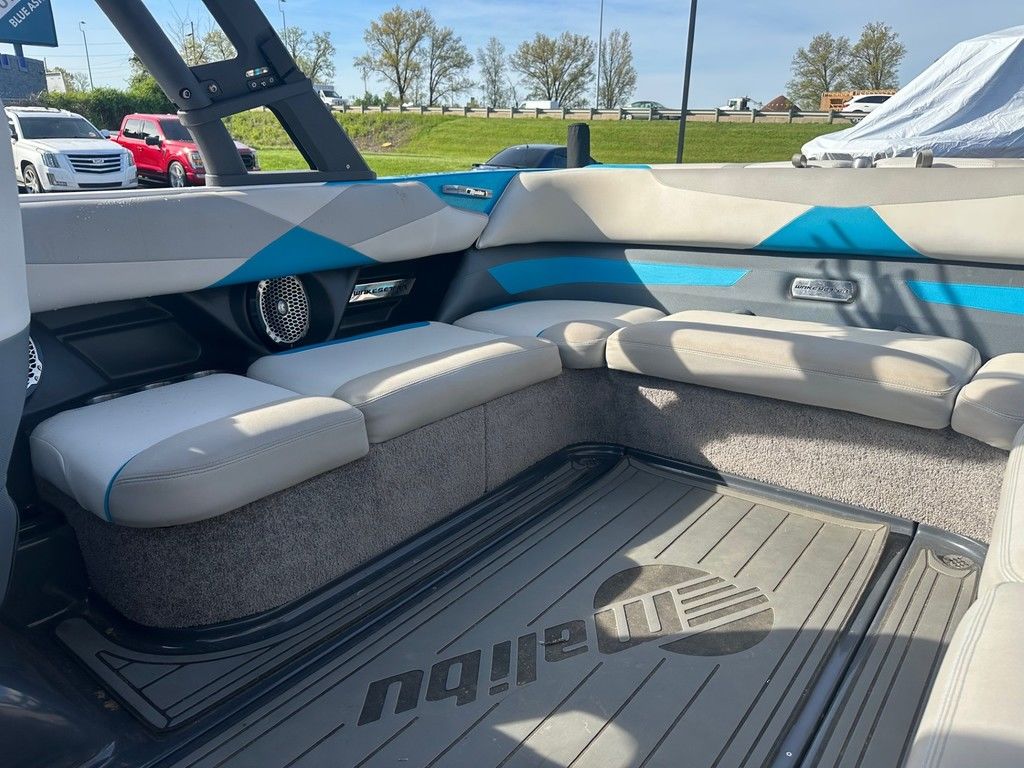 2016 Malibu Boats 23 LSV
