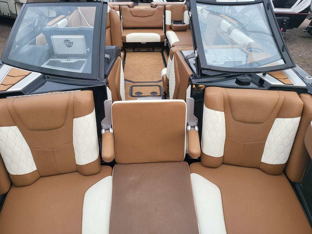 2022 Malibu Boats M240