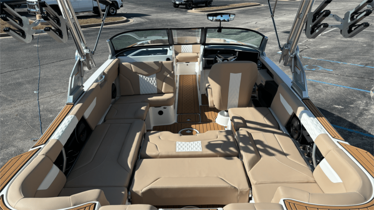 2025 MasterCraft XT24