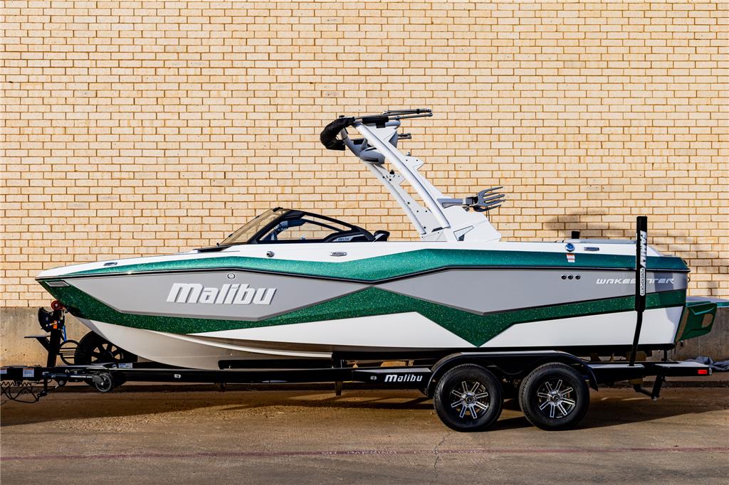 2024 Malibu 22 LSV