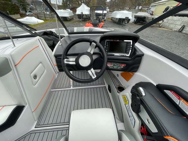 2015 Nautique G21