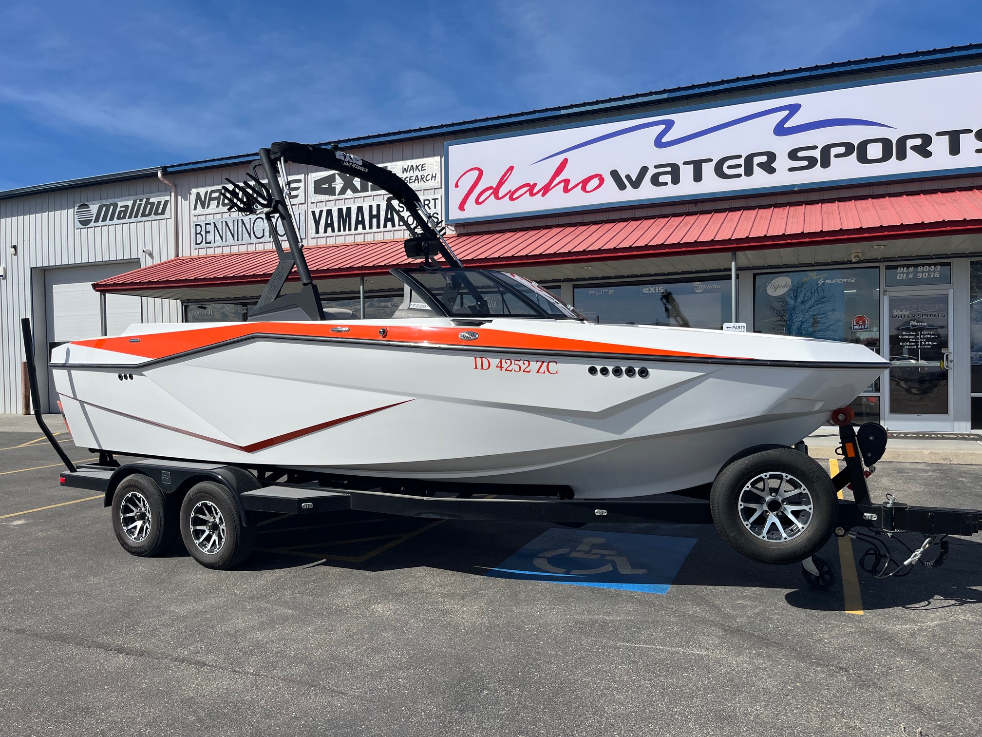 2022 Axis Wake T220