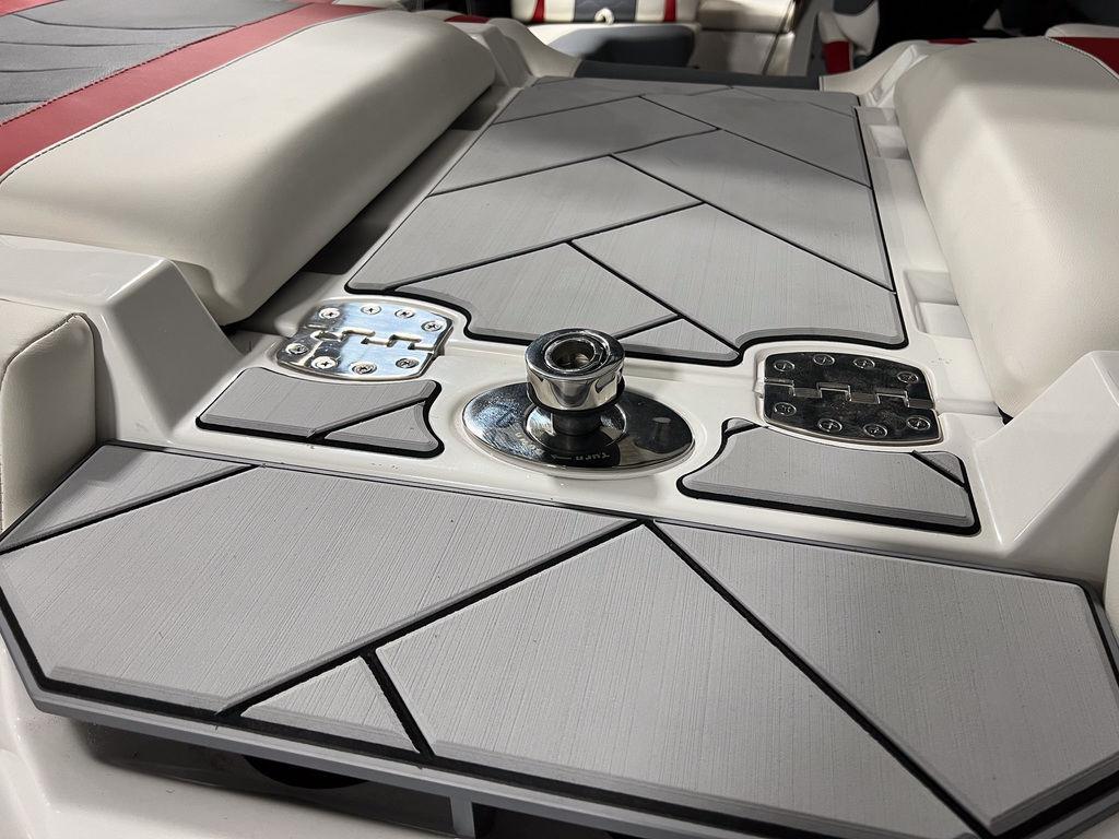 2024 malibu boats 23-LSV
