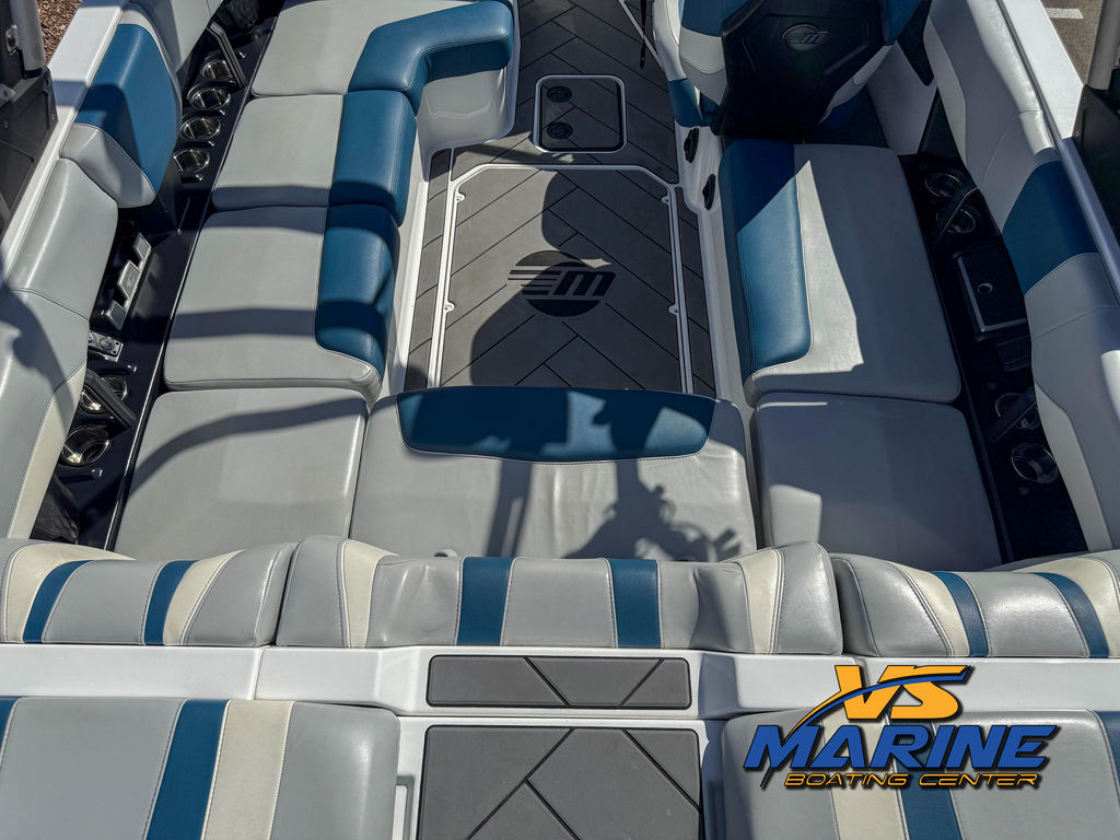 2023 Malibu Boats 22 LSV