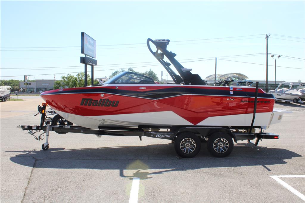 2023 Malibu 22 LSV