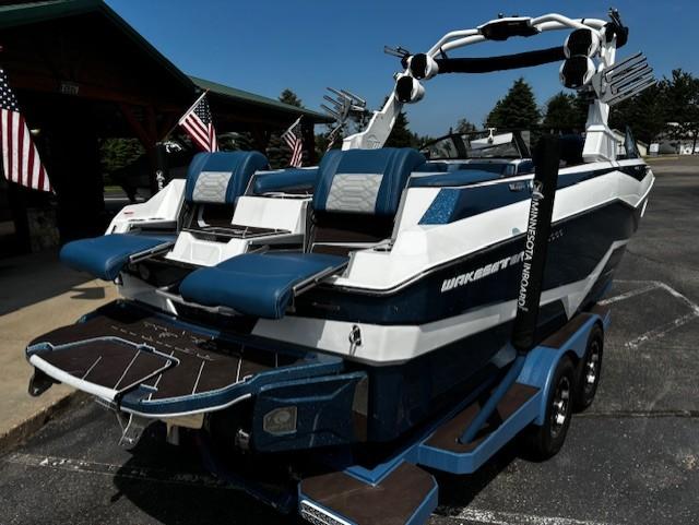 2022 Malibu 25 LSV – LT4, GX Tower, Thruster *Flash Sale*