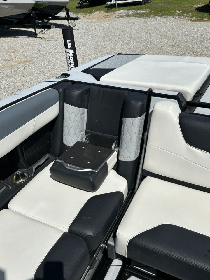 2023 MALIBU M240