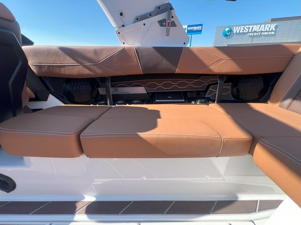 2025 Malibu 23 LSV
