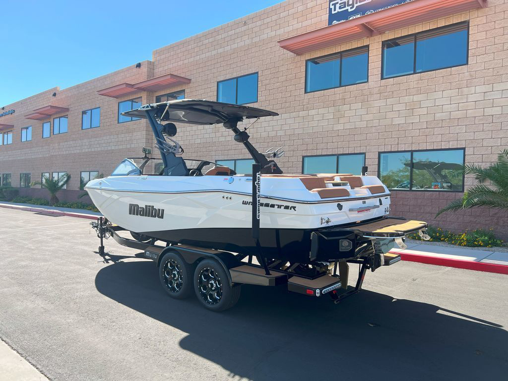 2025 Malibu 23 LSV