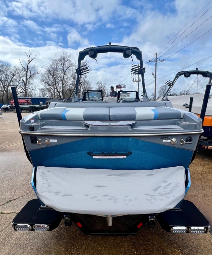 2025 Axis Wake Research T235