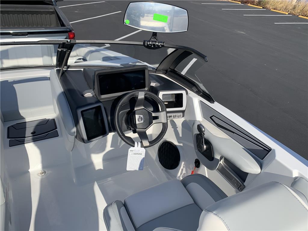 2024 Malibu LX-R