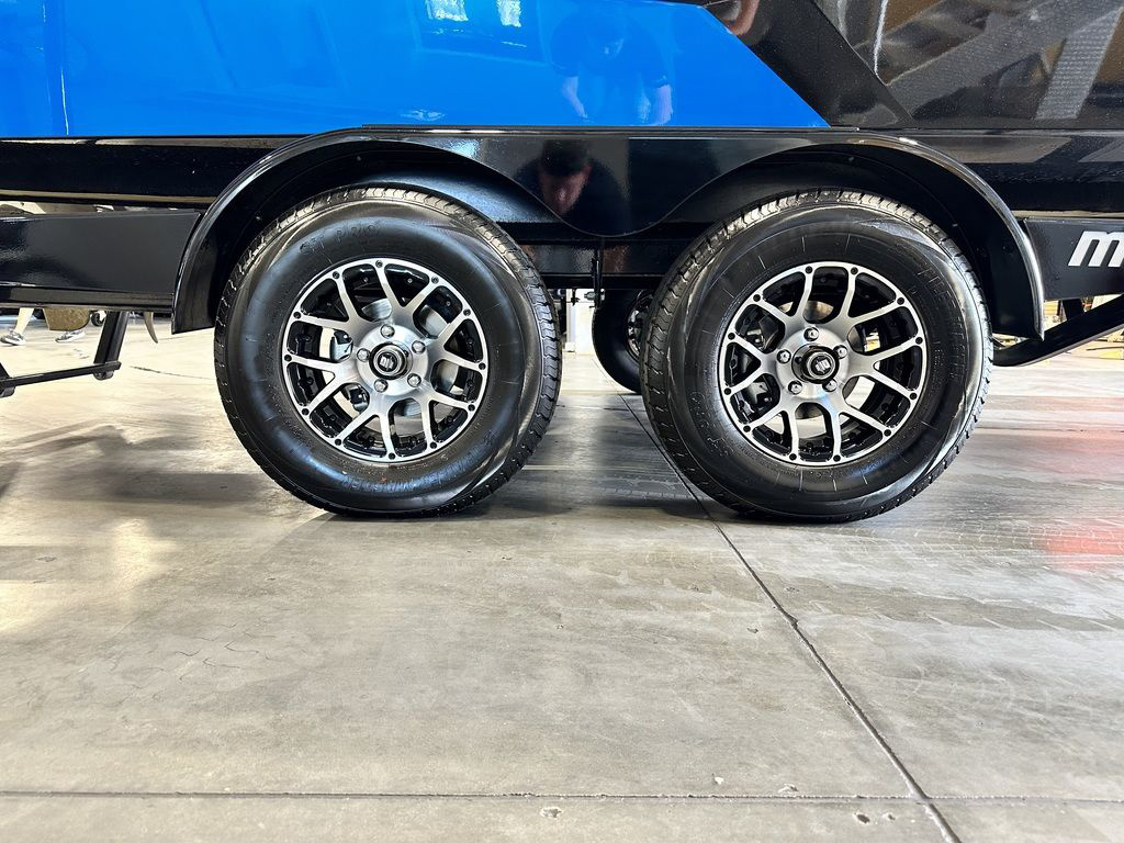 2023 Malibu 21 LX