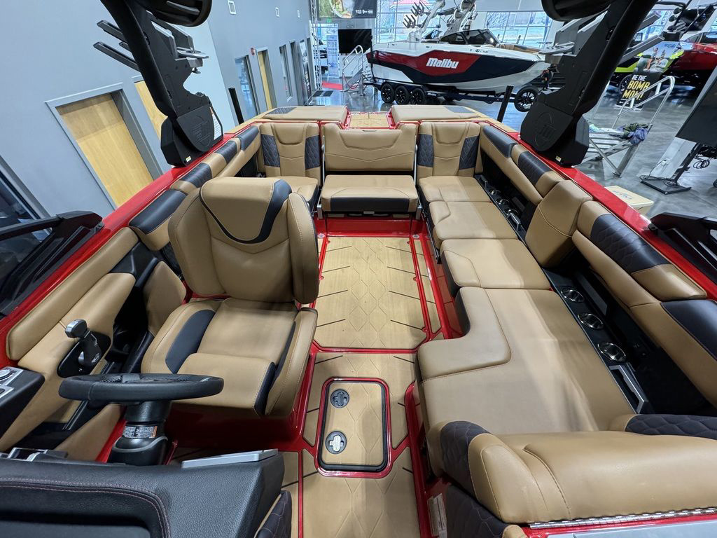 2024 malibu boats M220