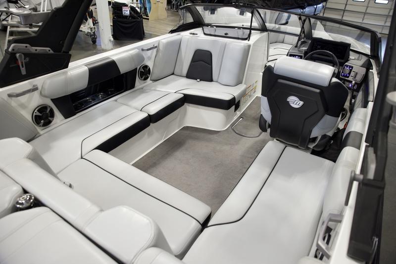 2021 Malibu 21 MLX