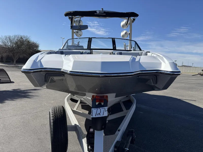 2025 Malibu 23 MXZ