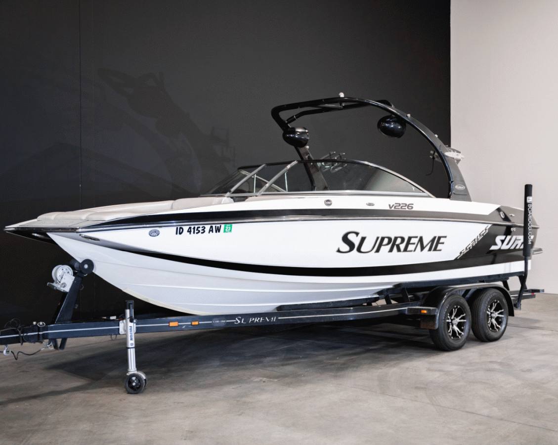 2013 Supreme V226 &#8211; Black / White