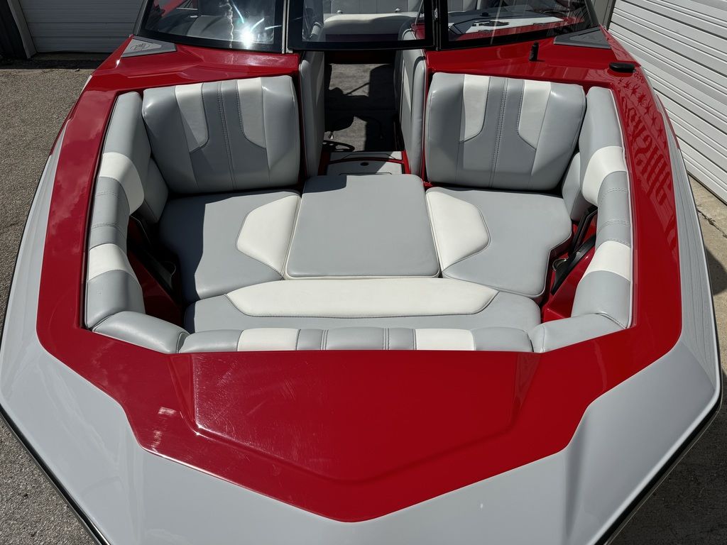 2022 Malibu Boats 21 LX