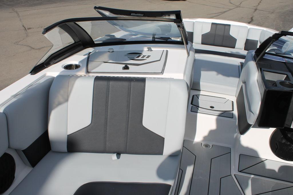 2025 malibu boats 21-LX