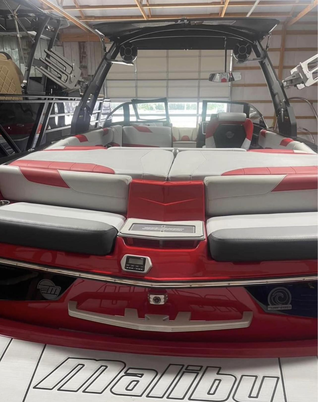 2020 Malibu 23LSV LOW HOURS