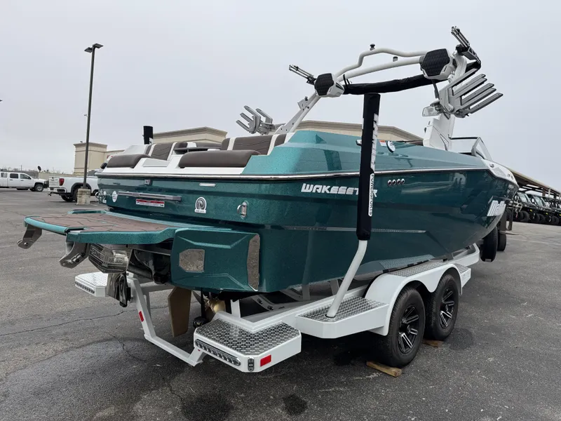 2025 Malibu 23 MXZ