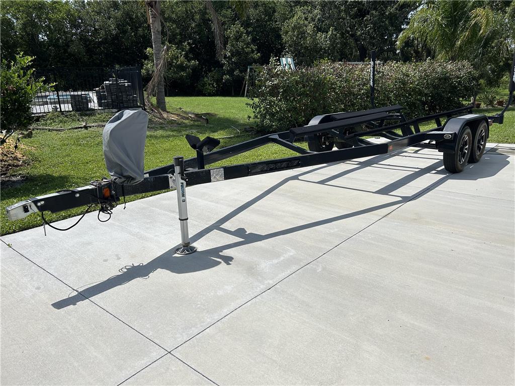 2019 S238 Boat and trailer Loaded with 210 hours