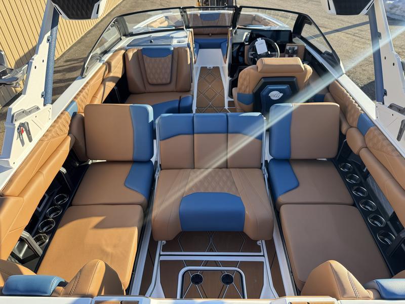 2025 Malibu M230