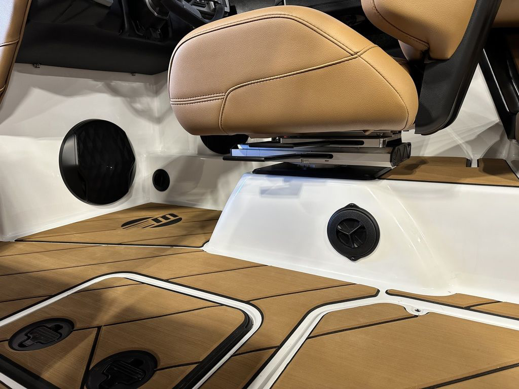 2024 Malibu 22 LSV
