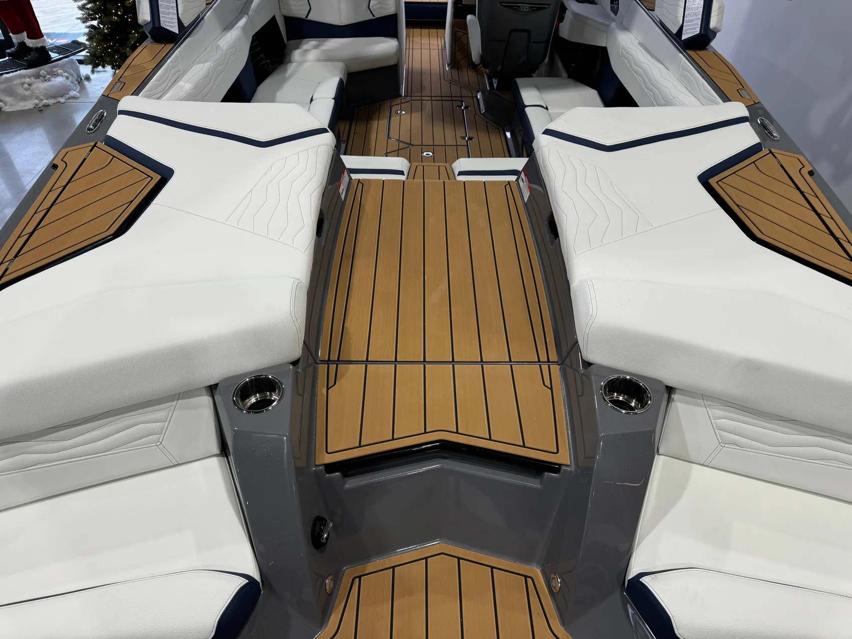 2025 Nautique G23q