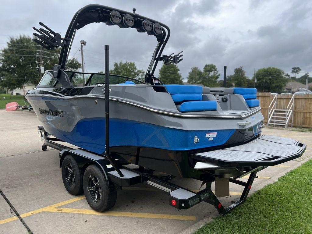 2024 MasterCraft XT23