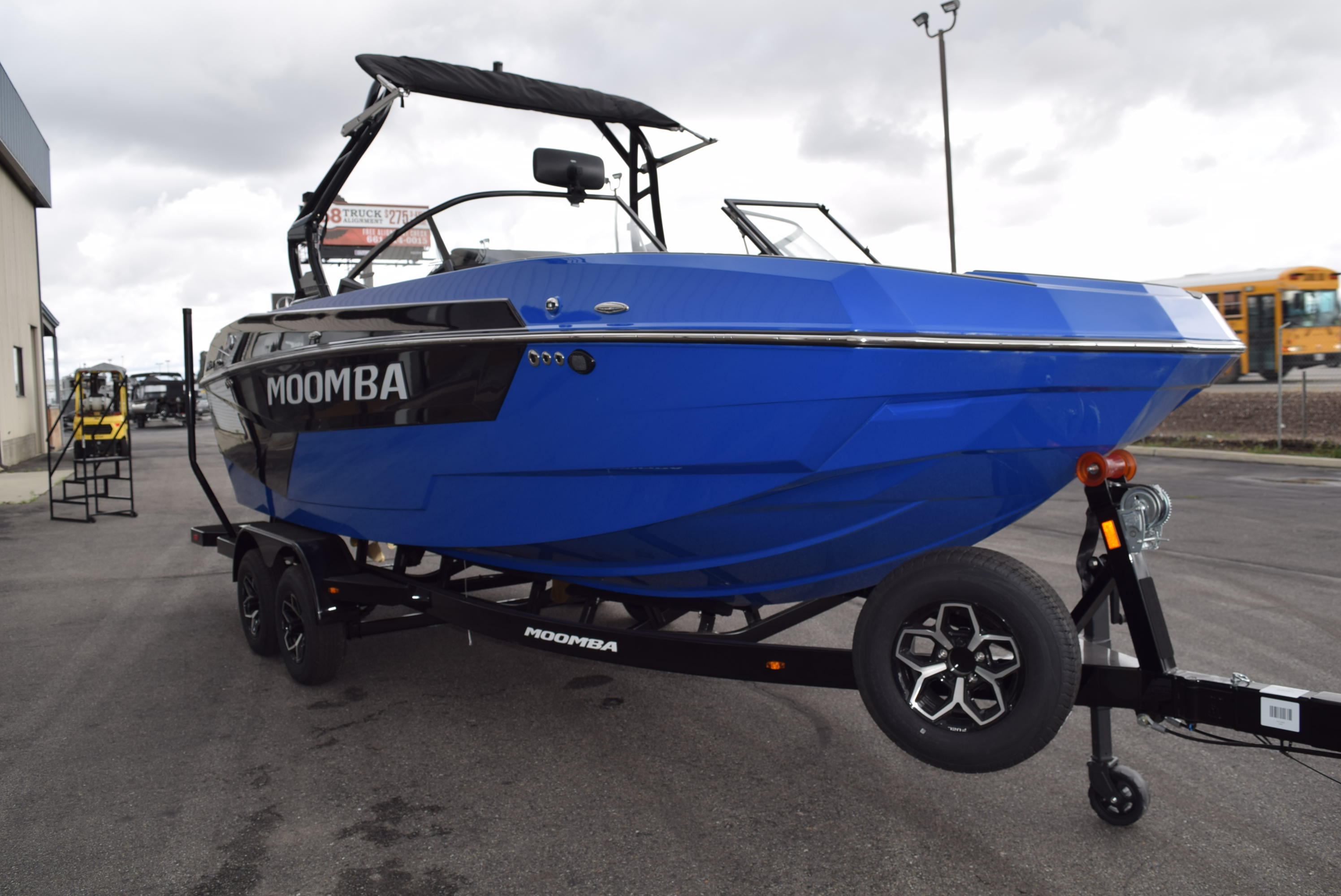 2025 MOOMBA MAX