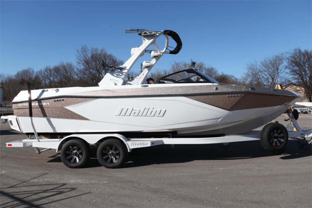 2025 Malibu 23 LSV