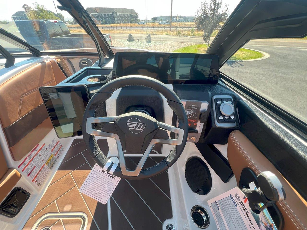 2025 Malibu 23 LSV