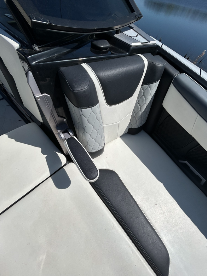 2023 MALIBU M240