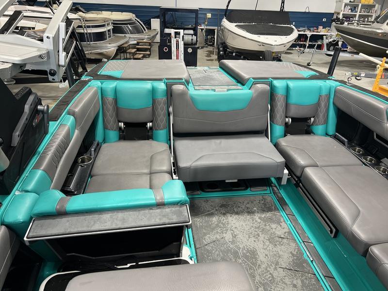 2021 Malibu Boats M240