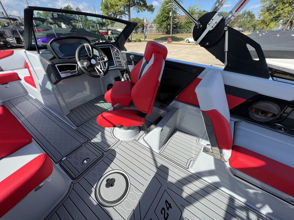 2024 MasterCraft XT24