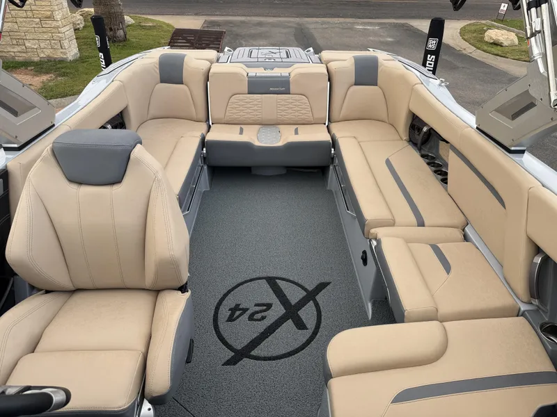 2023 MasterCraft X24