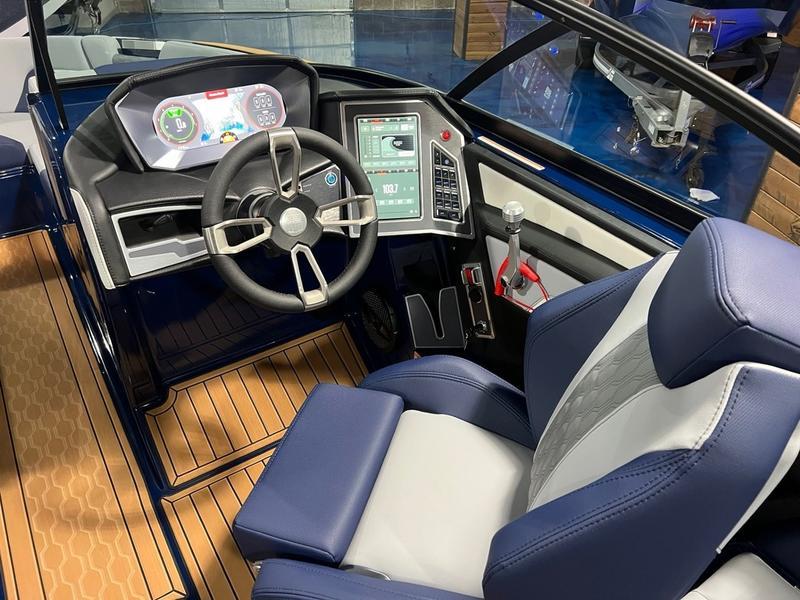 New 2024 MasterCraft XT23