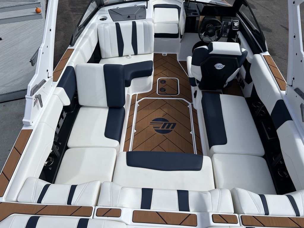 2025 Malibu Boats 22 LSV
