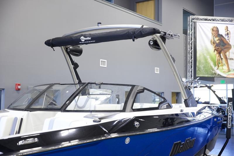 2024 Malibu 23 LSV