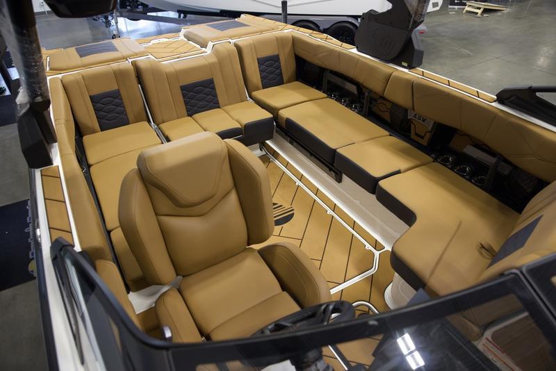 2025 Malibu 23 LSV