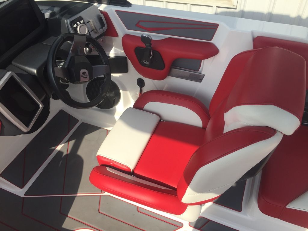 2022 Malibu Boats 21 LX