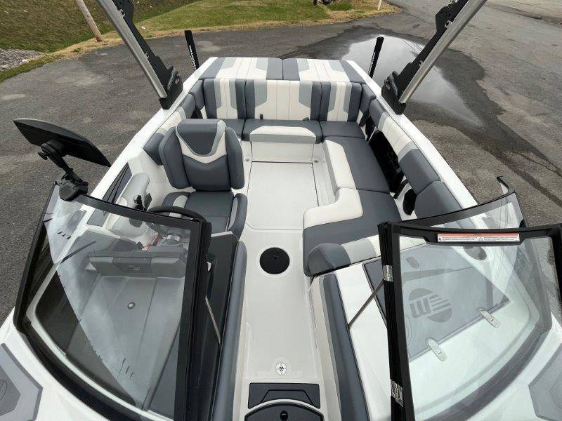 2024 Malibu 21 LX-r