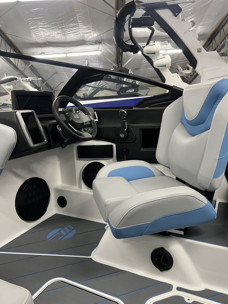 2024 malibu boats 22-LSV