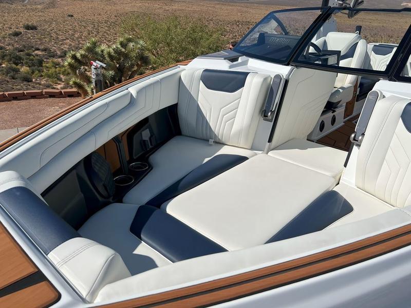 2025 Malibu 25 LSV