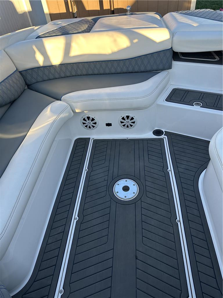 2005 Malibu 25 LSV