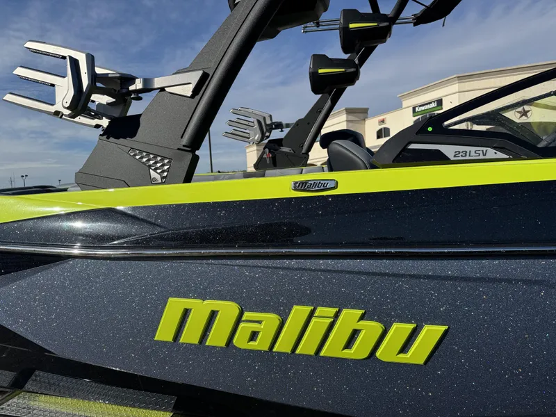 2025 Malibu 23 LSV