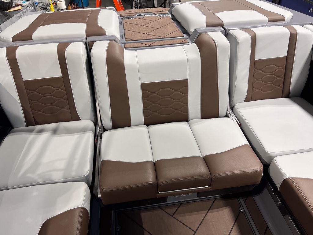 2025 Malibu 23 LSV